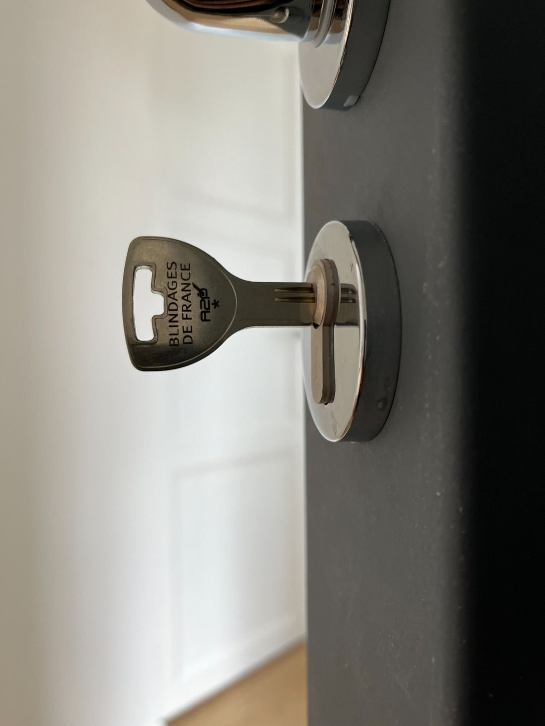 Portes blindées à Méry-sur-Oise – intervention Serrurier Locksmith Paris